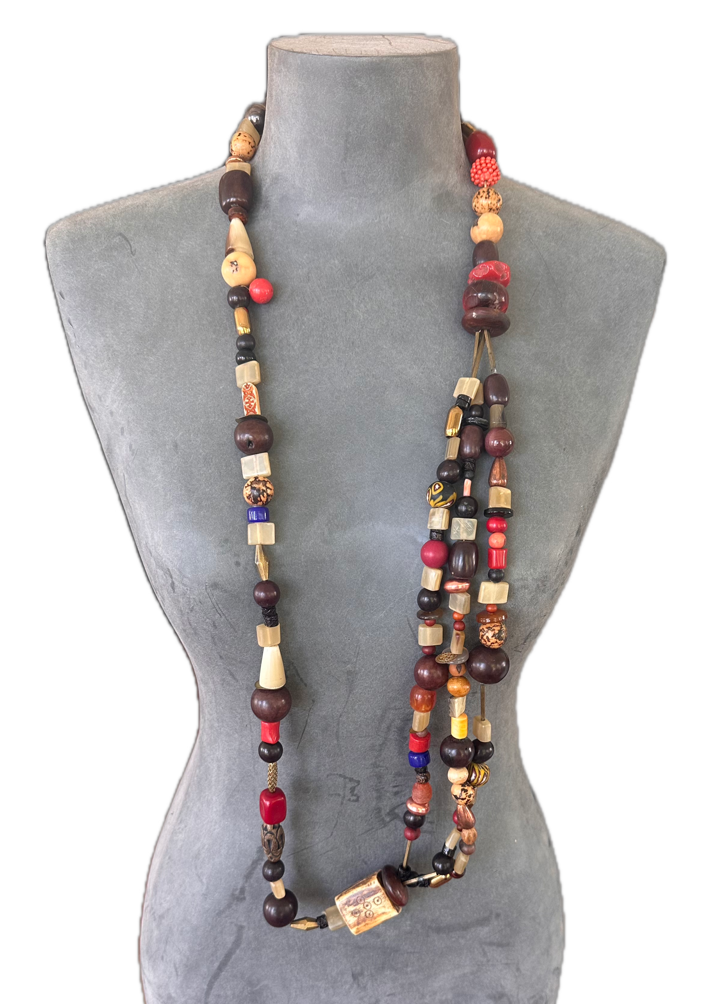 Monica Carvalho - Long sorted necklace
